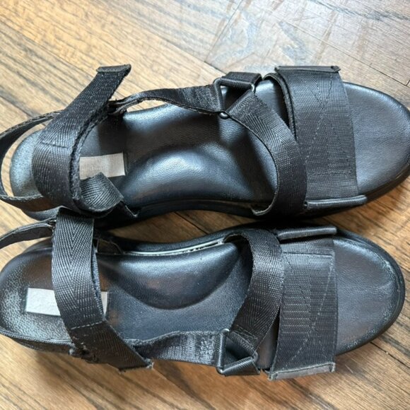 Black Platform Sandals - Picture 4 of 6
